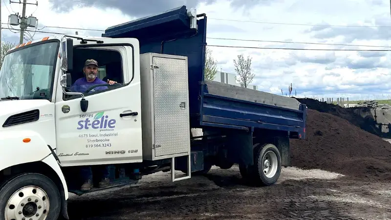 Serres St-Élie_Camion de livraison_Vrac