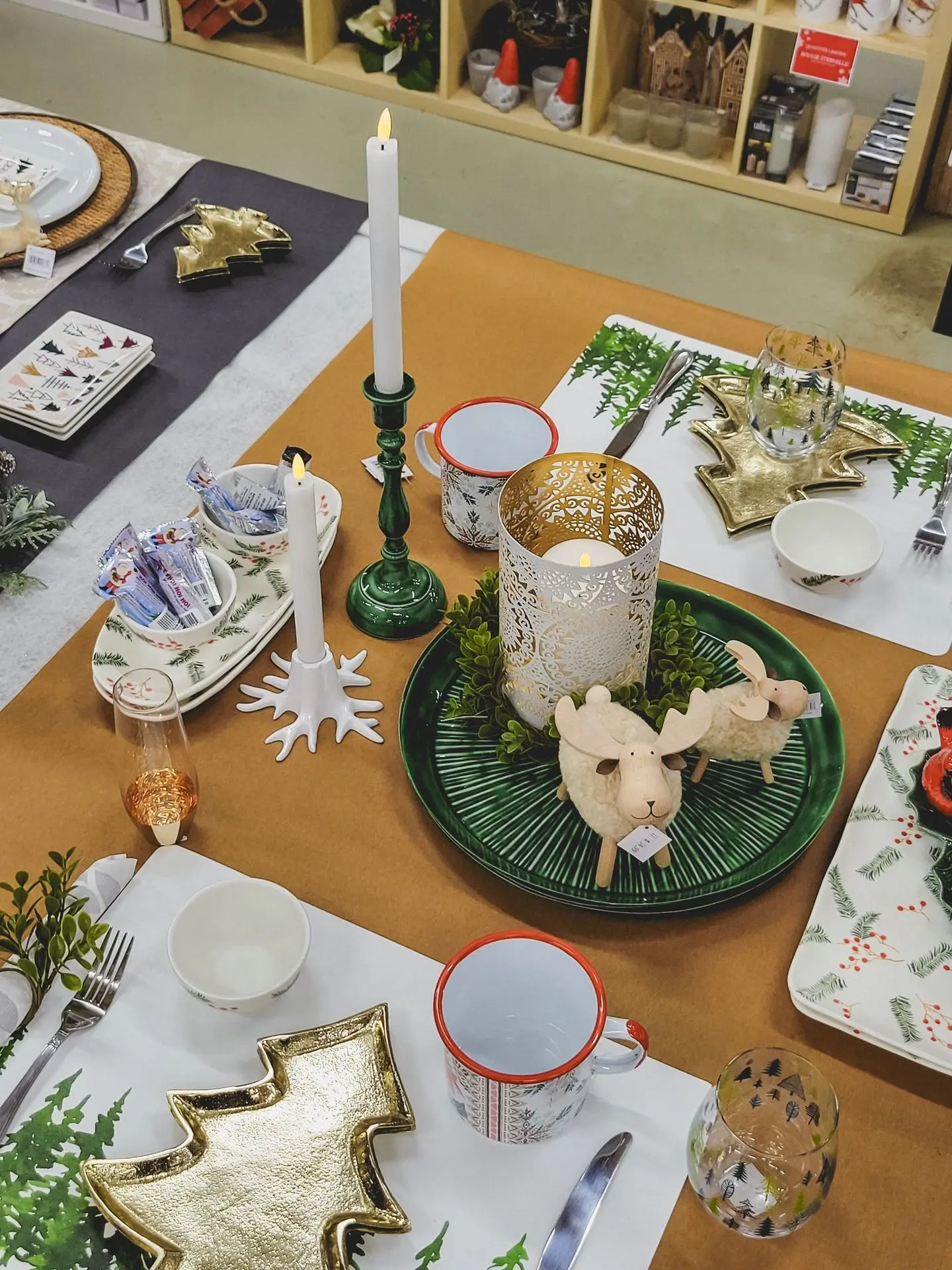 Accueil_Noël_Vaisselle_Serres St-élie Accueil_Noël_Vaisselle_Serres St-élie